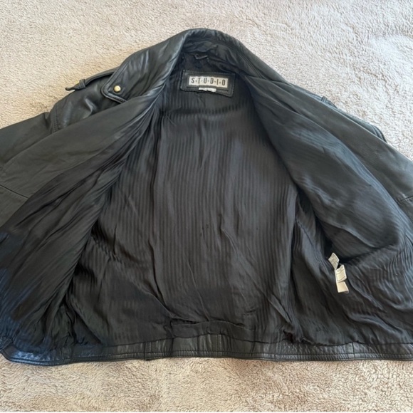 Vintage Siena Studio Women’s Black Genuine Leather Jacket with Gold Details - Picture 6 of 16